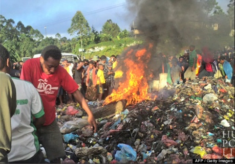 Kepari Leniata (accused "Witch") burned alive in Papua New Guinea - February 2013
